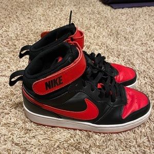 Nike Court Borough Mid 2 Youth. Size 5.5Y. Good used condition.